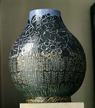 Vase aux épis et aux grappe de raisin