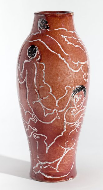 Vase aux baigneuses sur fond rose