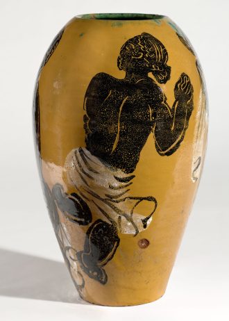 Vase aux baigneuses sur fond jaune